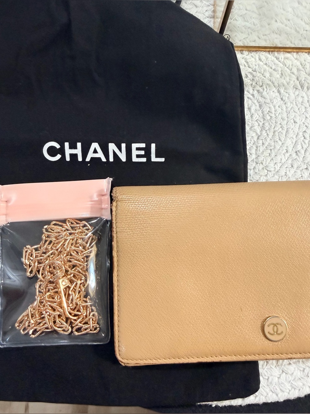 Pre- Loved CHANEL Auth CHANEL Coco Button wallet beige Leather + COA Card - Picture 16 of 16